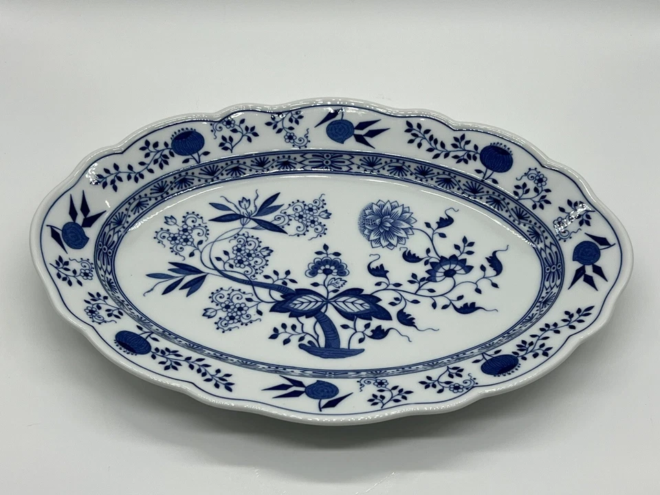Plato para servir ovalado Hutschenreuther cebolla azul festoneada 13 5/8”x 9,25” Alemania Foto 1 de 4