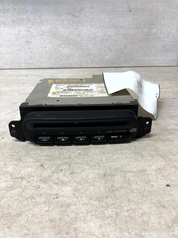 Подлинный оригинальный производитель Chrysler P04858522AF 4-дисковый компакт-диск автоматический чейнджер подходит для 2000 Dodge Intrepid - Изображение 1 из 4