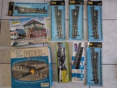 Atlas Train Set Track And Signal Tower Lot - Image 1 of 4