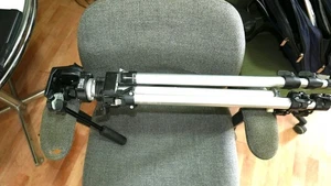 Nice Bogen Manfrotto 3130 Head on 3021 Tripod with Quick Release Camera Plate - Picture 1 of 8