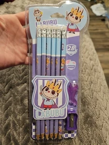 Paquete de 12 lápices Labubu con sacapuntas y topper SELLADOS NUEVOS azul/púrpura mudo - Imagen 1 de 6