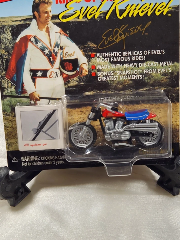 Johnny Lightning King of the Stuntmen Evel Knievel: Evel's Famous "Stuncycle" Foto 1 de 4