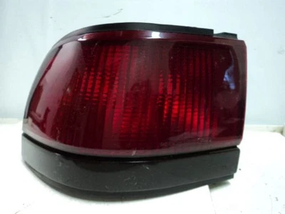 Lanterna traseira esquerda do motorista sedã quarto de painel montado se encaixa 91-93 MERCURY TRACER C - Imagem 1 de 2