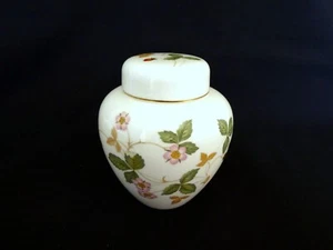 Wedgwood Wild Strawberry Ginger Pot +Lid 4ins (100mm) ht. Exc. Cond. - Picture 1 of 5