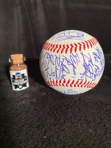 Autógrafo firmado por los Louisville Cardinals CWS béisbol universitario serie mundial #2 - Imagen 1 de 6