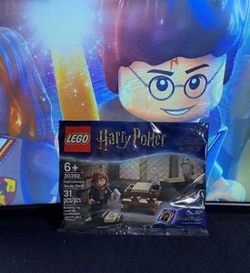 LEGO Poly Bag Hermione’s Study Desk (30392) - Picture 1 of 1