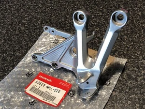 06-07 CBR1000RR REPSOL NEW Genuine Honda Right Footrest Peg Holder 50600-MEL-D20 - Picture 1 of 11
