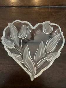 VTG1980’s Mikasa Nadine Giftware Heart Shaped Decor Bowl Frosted Tulip Flower - Picture 1 of 6