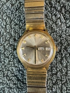 Vintage 1973 Mercury Day Date Mens Mechanical Watch Gold Tone Bezel Expansion BD - Picture 1 of 6