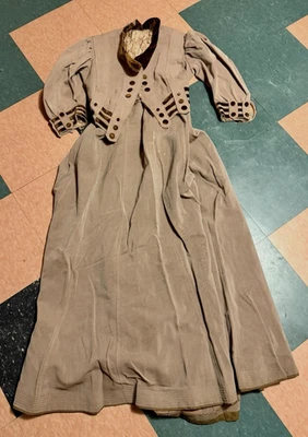 Antiguo lote de 13 piezas de vestido y falda, velo de boda, chales de encaje, faldas, corsé Foto 1 de 4