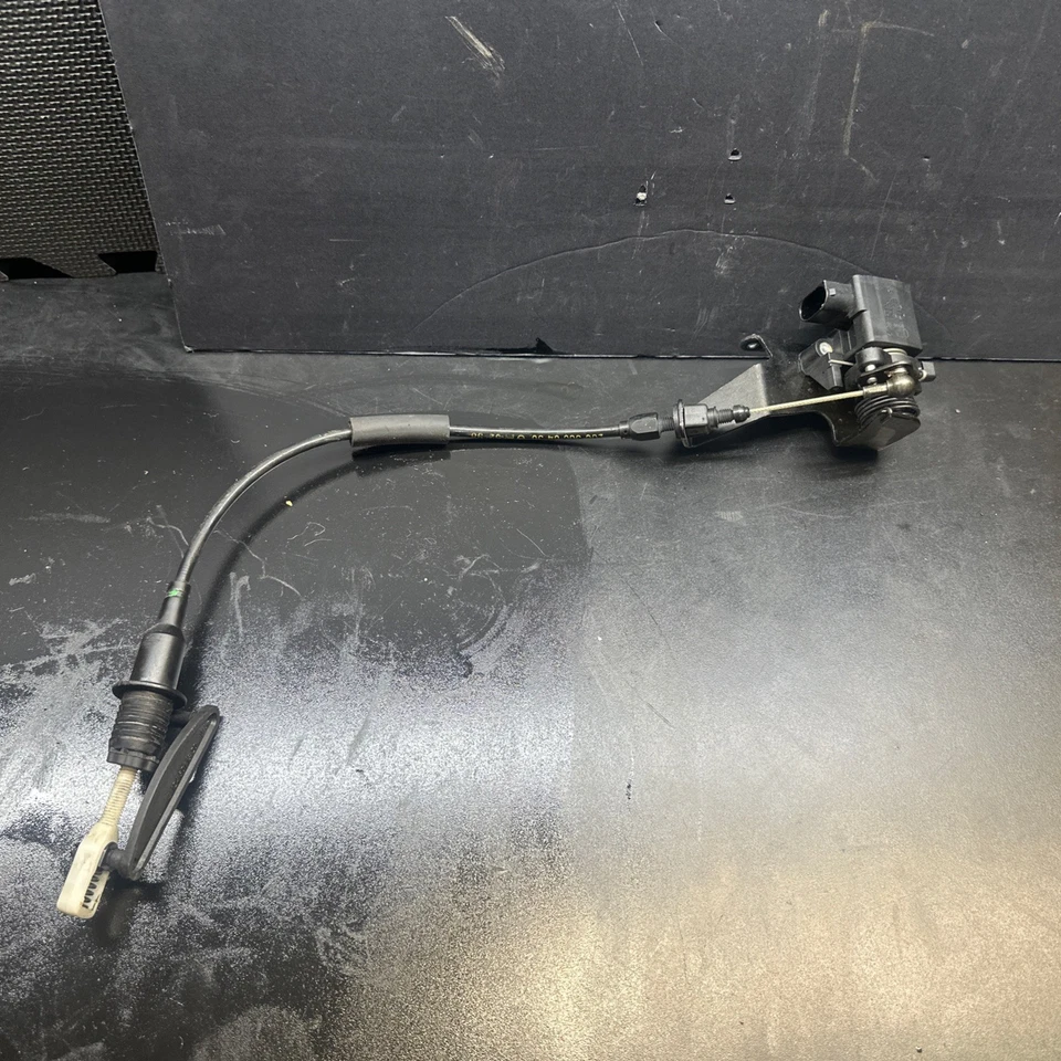 mercedes benz C280 throttle pedal - Image 1 of 4