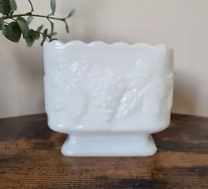 Fioriera vintage quadrata in vetro bianco latte uva e foglie piatto ciotola - Foto 1 di 5