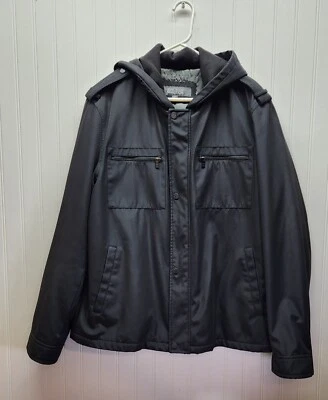 Chaqueta negra con capucha Kenneth Cole Reaction para hombre con cierre de cremallera y botón múltiple Foto 1 de 4