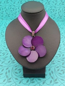 Striking Marks And Spencers Purple Shell & Rhinestone Flower Pendant Necklace - Picture 1 of 15