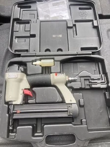 Porter Cable Pneumatic 18GA  Brad Nailer BN125A - Picture 1 of 8