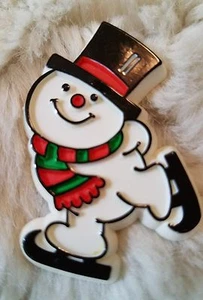 VINTAGE HALLMARK SKATING FROSTY THE SNOWMAN HARD PLASTIC PIN VGC - Picture 1 of 6