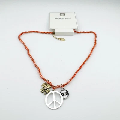 NUEVO Collar American Eagle Outfitters con Cuentas Signo de Paz Trébol Paz Dije Foto 1 de 4