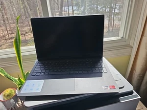 Dell - Laptop Inspiron 15,6" - AMD Ryzen 5 - Memoria 8GB - 256GB Stato Solido - Foto 1 di 6
