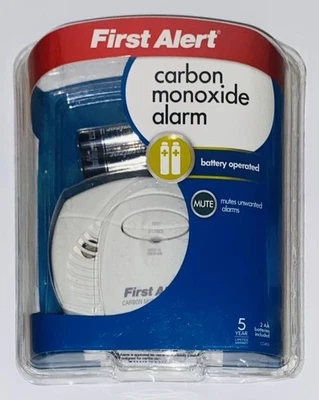 First Alert CO400 Carbon Monoxide Alarm Detector - Battery Operated White - NEW - Image 1 of 2