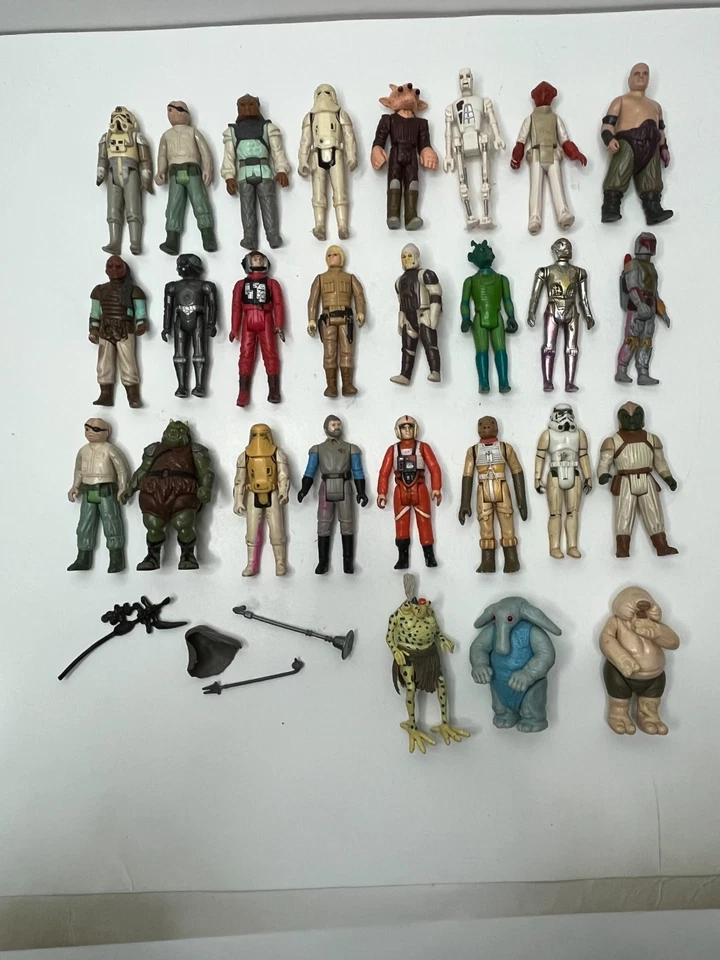 ORIGINAL KENNER STAR WARS 1977-1983 LOT OF 27 FIGURES W/ ACCESSORIES DAMAGED - Image 1 of 4