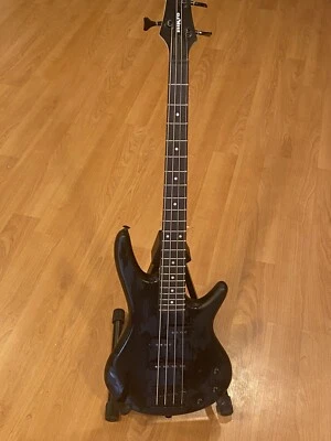 Черная бас-гитара Ibanez MiKro GSRM20, 4-струнная, для правой руки, отличное состояние  - Изображение 1 из 4