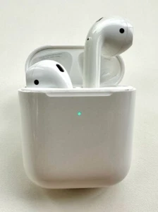 Auriculares intrauditivos Apple AirPods (2.ª generación) con estuche de carga y cable COMO NUEVOS - Imagen 1 de 4
