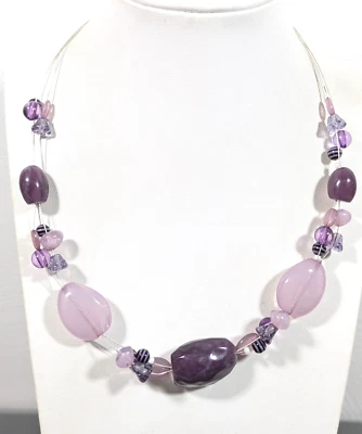 Collar de 21 pulgadas Beachy Coastal púrpura con cuentas imitación piedra multi alambre Foto 1 de 4