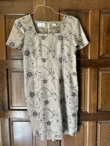 Liz Claiborne 100% Linen Dress Short Sleeves Black Embroidery Size 6 Career - Picture 1 of 7