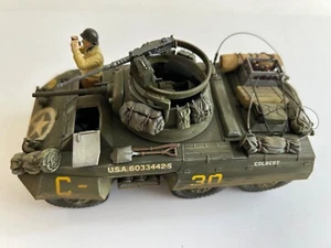 TAMIYA 1/35 35228 US M8 AUTOBLINDO GREYHOUND costruito aerografato + figurino - Foto 1 di 13