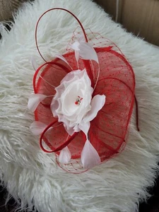 Jacques Vert Fascinator rot weiß federhaltiges Stirnband Brautmutter Rennen - Bild 1 von 10