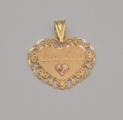 Colgante con dije de corazón de abuela de oro amarillo de 14k P5 Foto 1 de 4