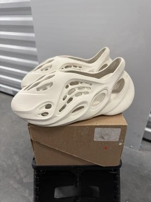 Yeezy Foam Runner RNNR Ararat Size 6 / 7.5W - G55486 - Image 1 of 4