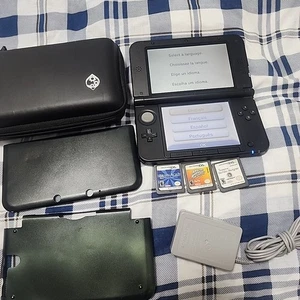 Nintendo 3DS XL  Black Console (NTSCU) With Charger, Games And Cover - Bild 1 von 15