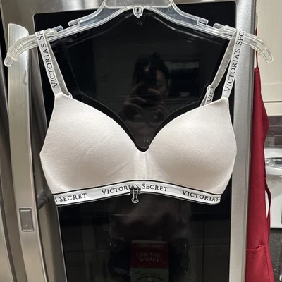 Victoria’s Secret full coverage bra double D size in white with an elastic band - Image 1 of 4