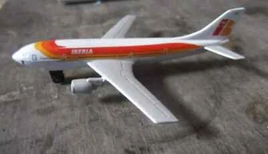 Modellino aereo Matchbox Skybusters SB-28 A 300 Airbus IBERIA metallo 10 cm, 1973 - Foto 1 di 6