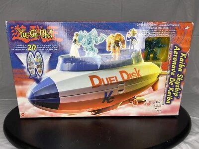 YUGIOH Kaiba Skyship 2003 juego y mini figura estuche de transporte Mattel nuevo en caja Foto 1 de 4