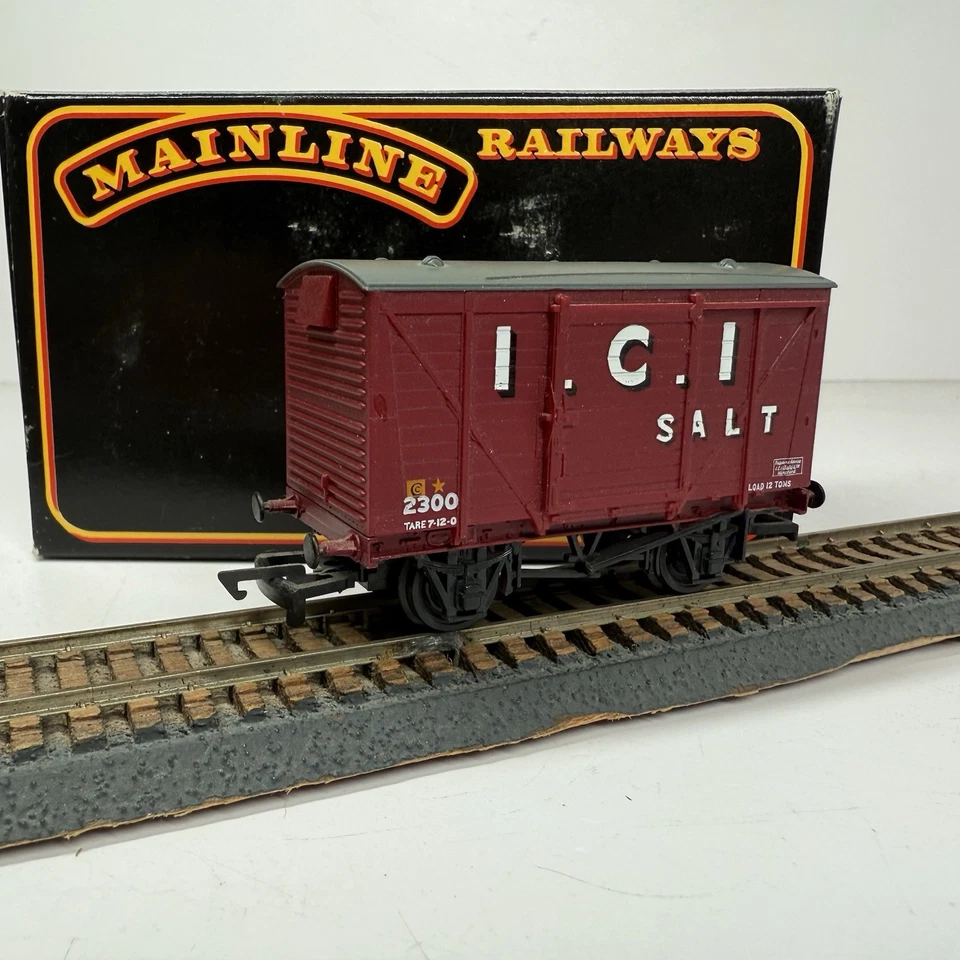 OO Scale Mainline Railways 12 Ventilated Van #2300 I.C.I. Salt 937365 - Image 1 of 4