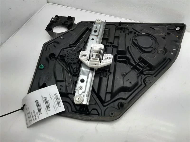 Driver Left Rear Window Regulator 11-18 CHRYSLER 300 68103999AA Foto 1 de 4