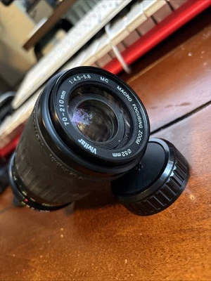 Vivitar 70-210mm F 4.5-F5.6 Macro Focusing Zoom Lens M42 Mount (vintage) - Image 1 of 4