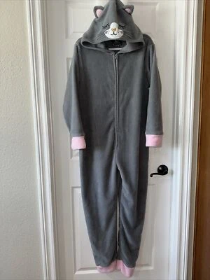 Pijama feminino PJ Couture grande peça única com capuz zíper cinza com acabamento rosa gatinho - Imagem 1 de 4