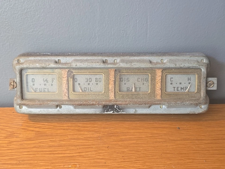 Ford Deluxe 1947-48 cuadro de calibre de coche buen original Foto 1 de 4