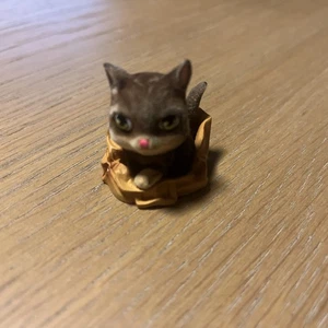 Just Play Kitty in My Pocket beflockte Katze braun grau Kätzchen im Korb 1,5 Zoll - Bild 1 von 4