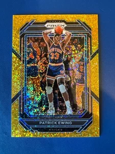 2022-23 Panini Prizm Patrick Ewing #275 Gold Sparkle /24 Knicks Basket NBA - Foto 1 di 7