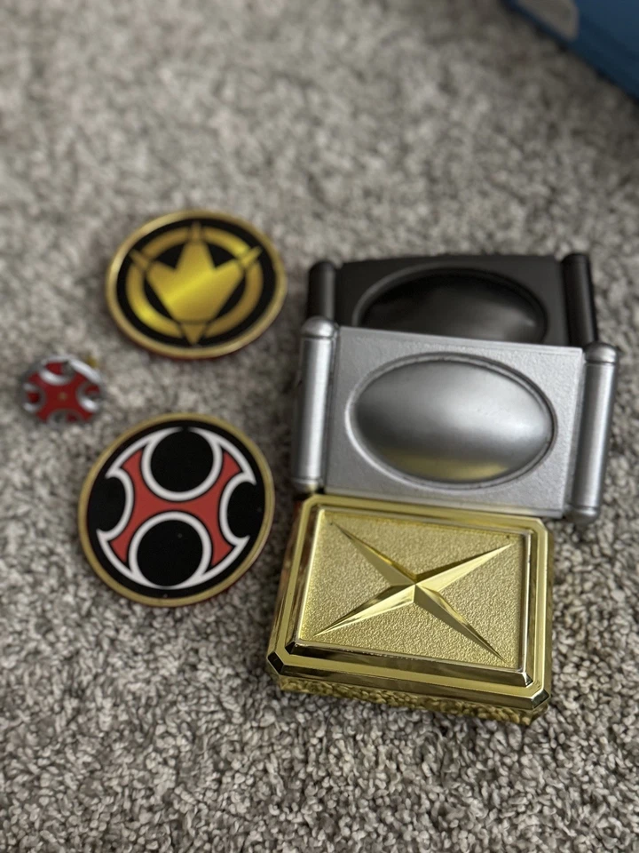 2 Bandai Sentai Hurricanger Badges Power Rangers Ninja Storm,Belt buckles & Ring - Image 1 of 3