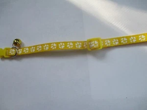 Welpen- oder Katzenhalsband gelb Pfotenabdruck verstellbar 11"-14" - Bild 1 von 1