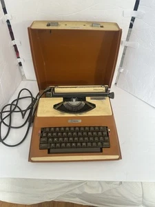 Vintage Royal Apollo 10 GT MODEL SP8000 Electric Typewriter - Orange - Picture 1 of 9
