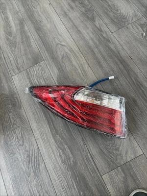 Lanterna traseira externa esquerda para 2013 2014 2015 Lexus ES350 - Imagem 1 de 4