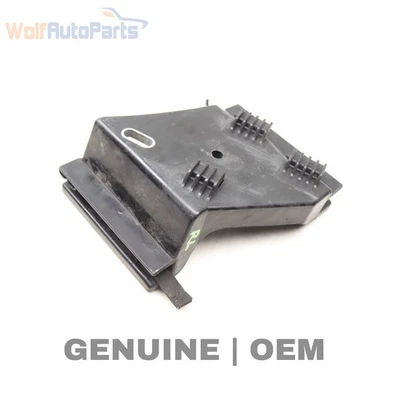 AUDI A8 1997-1999 - Soporte de montaje de parachoques trasero izquierdo / guía 4D0807571 Foto 1 de 4