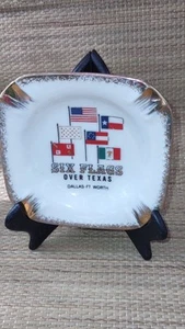 Bandeja de cenizas vintage Six Flags Over Texas recuerdo 4 pulgadas cuadrada - Imagen 1 de 5