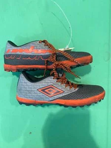 Used Men's 3.0 (W 4.0) Indoor Umbro Cleats - Picture 1 of 5